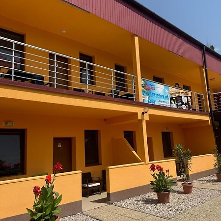Apartmany Hawaii Patince Exteriör bild