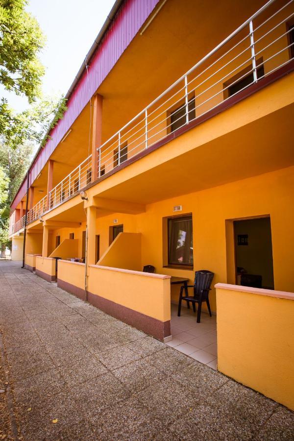 Apartmany Hawaii Patince Exteriör bild