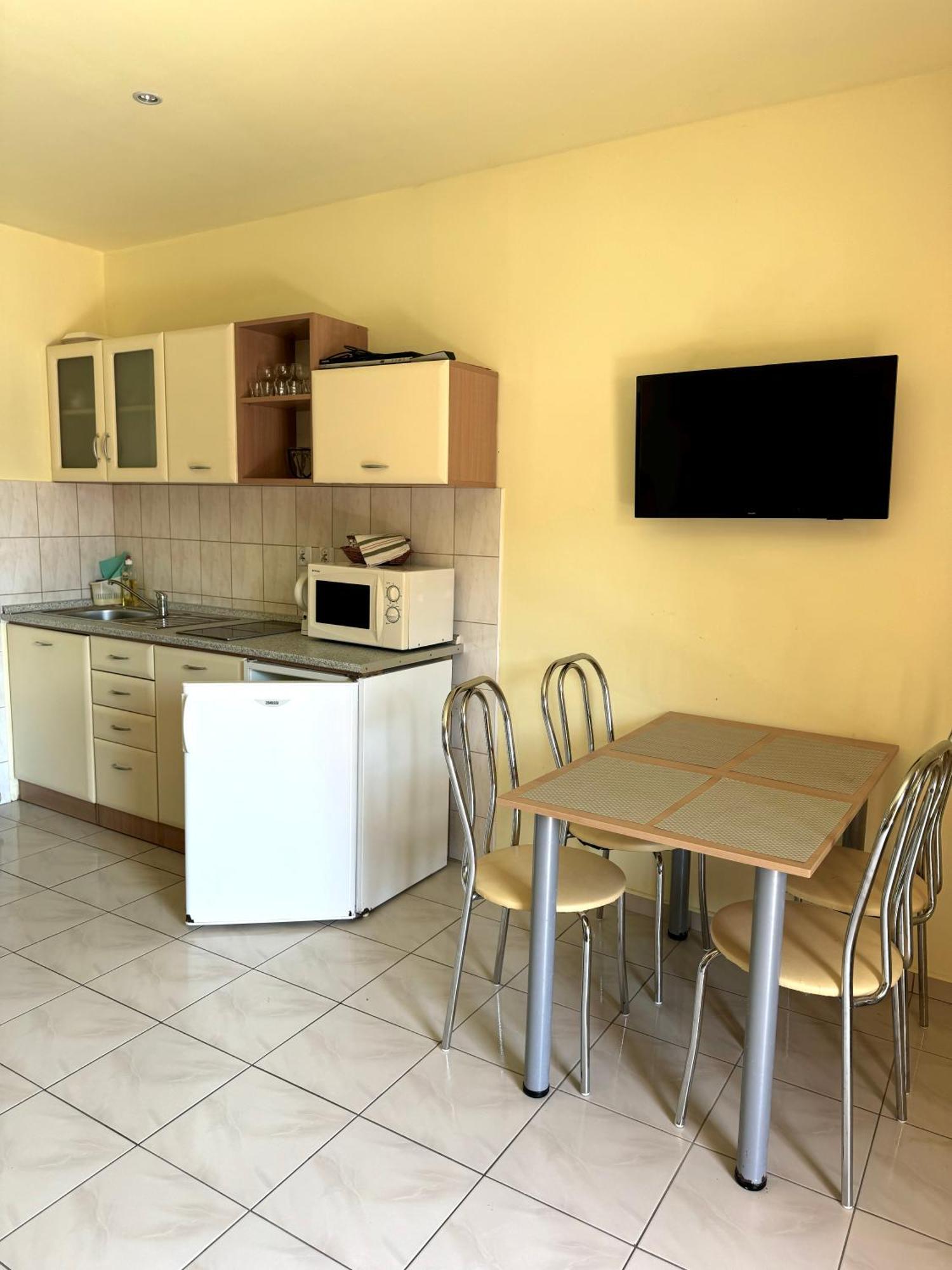 Apartmany Hawaii Patince Exteriör bild